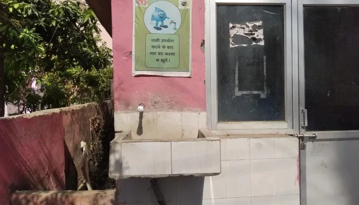 बाराबंकी: जिला अस्पताल में खराब पड़ा वाटर कूलर, पारा बढ़ने से बेहाल हुआ जनजीवन