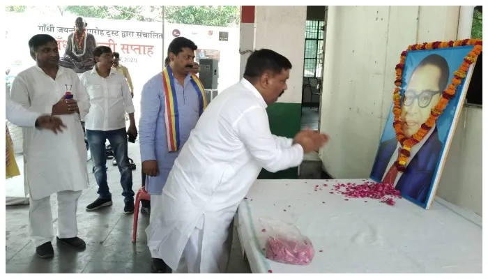 बाराबंकी: धूमधाम से मनाई जा रही है बाबा भीमराव अंबेडकर जयंती, रक्तदान का हुआ आयोजन