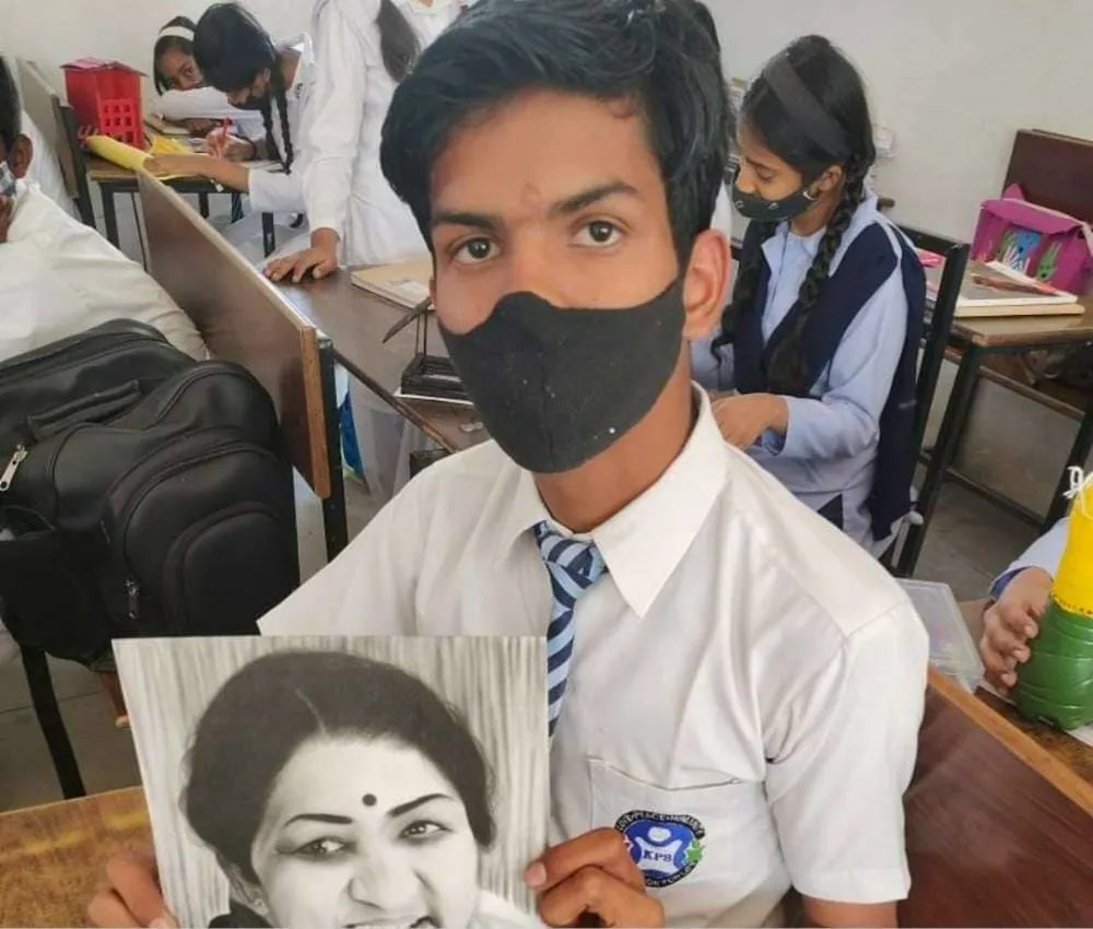 बाराबंकी: पेंटिंग बनाने को लेकर कक्षा नौ के छात्र को मिला सम्मान
