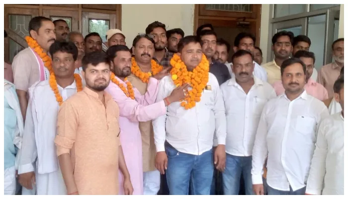 बाराबंकी: ग्राम प्रधानों ने की बैठक, विकेश वर्मा चुने गये प्रधान संघ के नये अध्यक्ष
