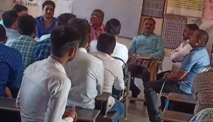 बाराबंकी: शिक्षक संघ ने समस्याओं को लेकर कसी कमर, पदाधिकारियों के साथ की बैठक, एकजुटता पर दिया बल