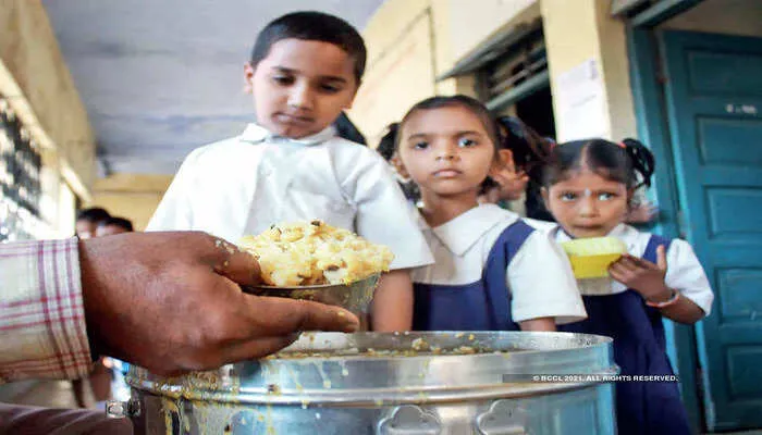 अयोध्या: परिषदीय स्कूलों के लिए नया संकट बन गया पंद्रह मिनट का मध्यावकाश, छात्र कैसे करें भोजन