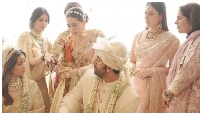 Alia-Ranbir Wedding: बहनों ने किया आलिया-रणबीर का गठबंधन, देखें फोटो