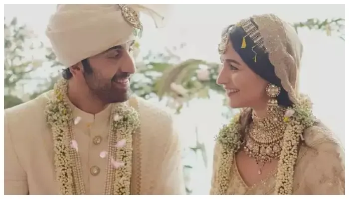 रणबीर-आलिया को आशीर्वाद देने पहुंचे किन्नर, शगुन में मांगे एक लाख…