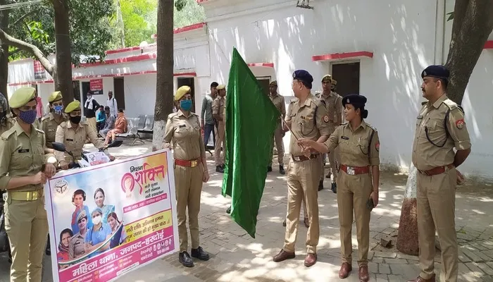 हरदोई: महिला पुलिसकर्मियों ने निकाली जागरूकता बाइक रैली
