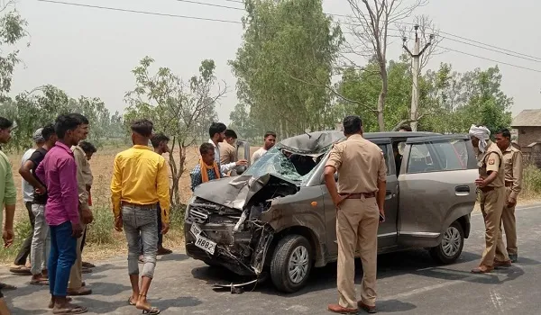 अमरोहा : कार ने बाइक में मारी टक्कर, बच्चे की मौके पर मौत
