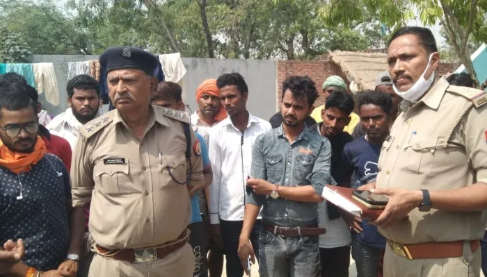 बहराइच: विवाहिता ने फांसी लगाकर दी जान, छत के कुंडे से लटकता मिला शव, सुसाइड नोट बरामद