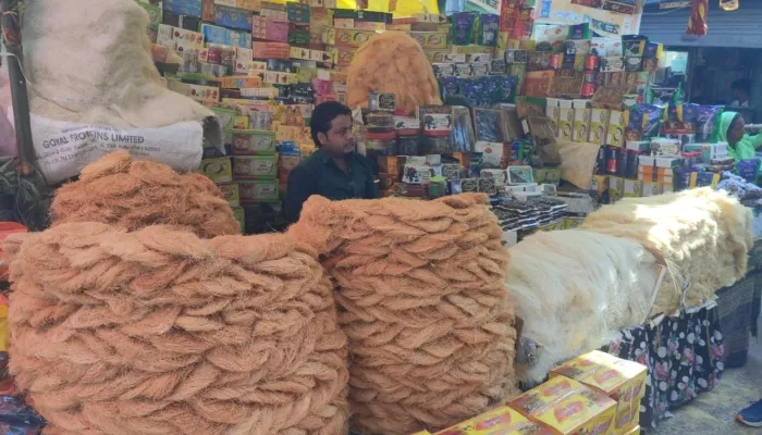 अयोध्या: रमजान में गुलजार हुआ चौक बाजार, सूतफेनी की मची है धूम