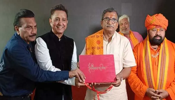अयोध्या : गायक सुखविंदर सिंह ने भेंट की श्रीराम चालीसा वीडियो