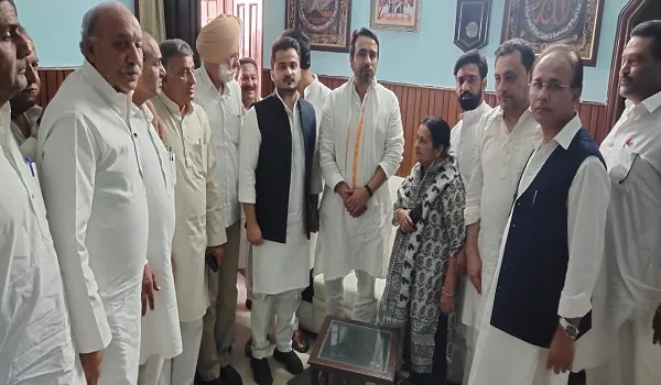 रामपुर में आजम खां के परिवार से मिले जयंत चौधरी, कहा- तीन पीढ़ियों से हैं हमारे रिश्ते