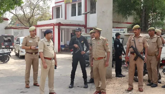 प्रयागराज:  SSP ने किया औचक निरीक्षण, दो दरोगा समेत 10 सिपाहियों पर गिरी कार्रवाई की गाज