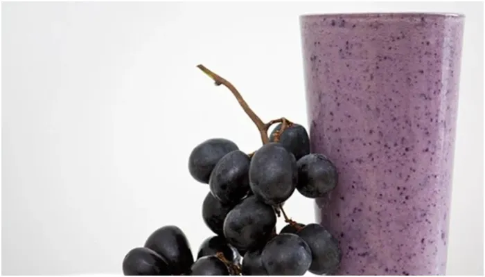 गर्मियों में बनाएं Yummy और टेस्टी अंगूर, अखरोट वाली ठंडी लस्सी, जानें रेसिपी