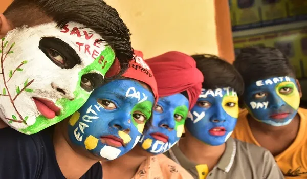 Earth Day 2022 : ‘पेड़ लगाकर उसे भूल न जाएं, संजोए रखना बेहद जरूरी’