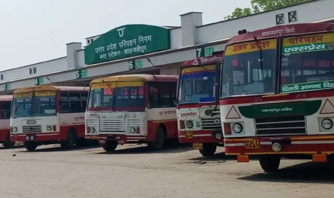 शाहजहांपुर: रोडवेज की कमाई पर डाका डाल रहे डग्गामार वाहन