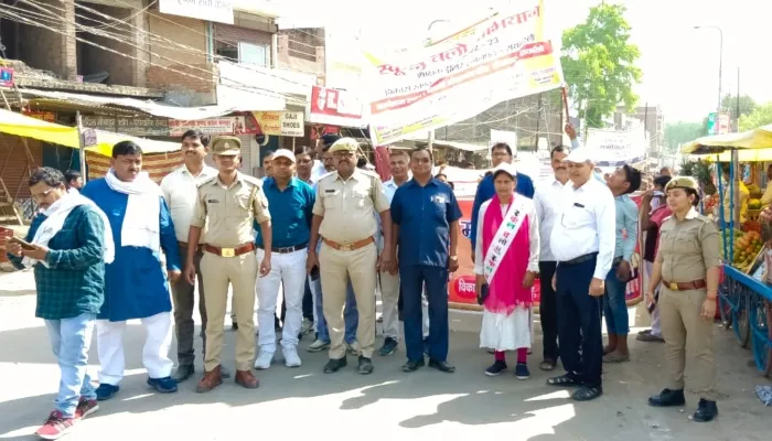 रायबरेली: स्कूल चलो अभियान के तहत बच्चों ने निकाली रैली, किया जागरुक