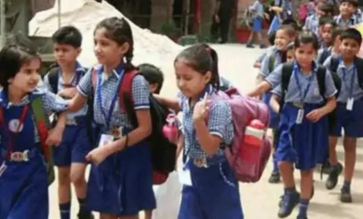 हरदोई: बढ़ती गर्मी के चलते बदले स्कूलों के समय, बदलाव को लेकर अफसरों को नहीं है खबर