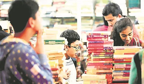 मुरादाबाद : स्कूलों में 70 प्रतिशत की धांधली का कोर्स, अभिभावक परेशान