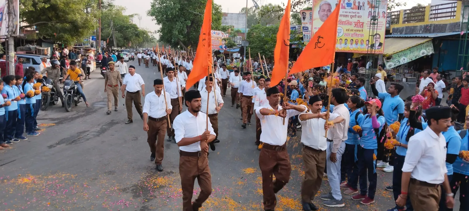 बाराबंकी : राष्ट्रीय स्वयंसेवक संघ ने किया पथ संचलन