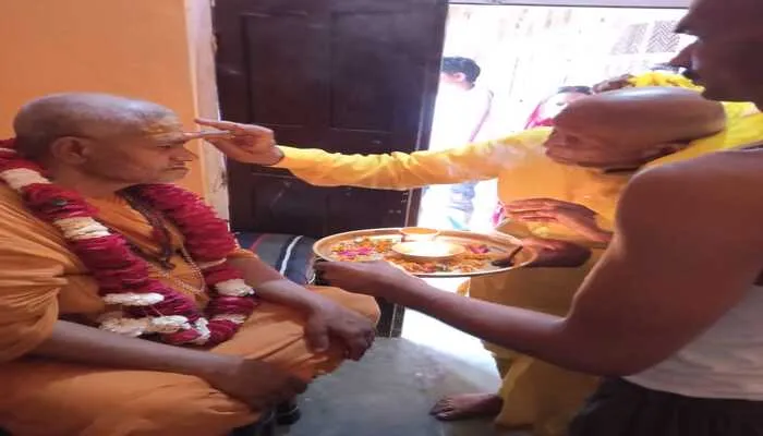 बाराबंकी: स्वामी कृष्णानंद का हुआ भव्य स्वागत