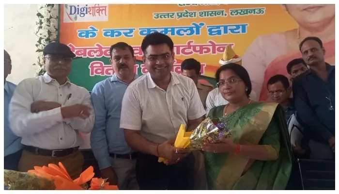 स्मार्टफोन के जरिए छात्र-छात्राएं घर में बैठ कर भी नई नई जानकारियां हासिल कर सकते हैं : रजनी तिवारी