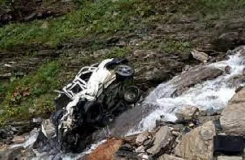 शिमला में भीषण सड़क हादसा, कार खाई में गिरने से महिला समेत चार पर्यटकों की मौत