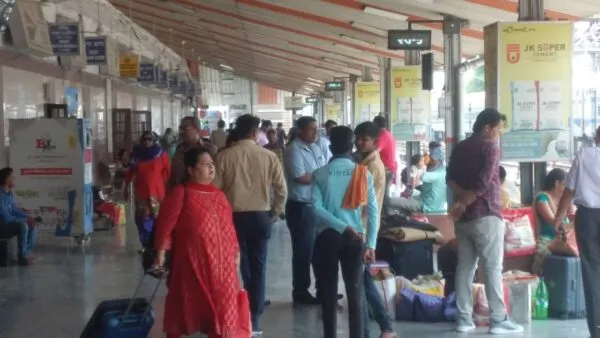 बरेली: समर सीजन में ट्रेनों की लेटलतीफी ने किरकिरा किया सफर