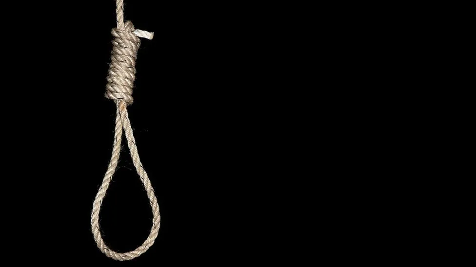 बिहार: पेड़ से लटका युवती का शव बरामद