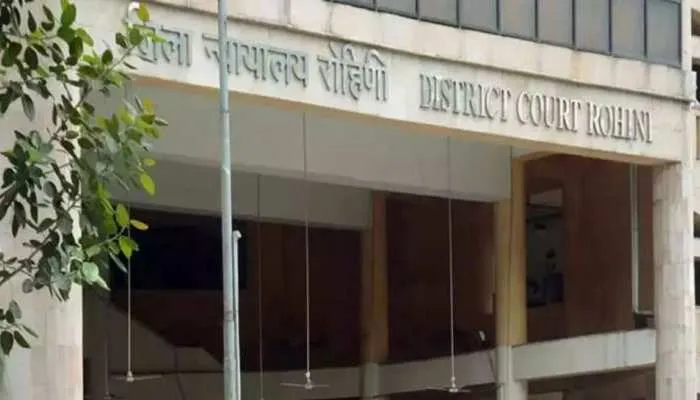 दिल्ली की रोहिणी कोर्ट में लगी आग, मौके पर दमकल की 4 गाड़ियां मौजूद