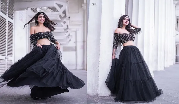 बैकलेस ब्लाउज में सोशल मीडिया पर छाईं नेहा मलिक, देखें तस्वीरें