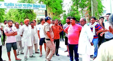 बाजपुर: खनन वाहन की चपेट में आकर छात्रा की मौत, जाम लगाया