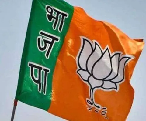 खटीमा: कांग्रेस नेता रामू और थारू नेता दान सिंह ने थामा भाजपा का दामन