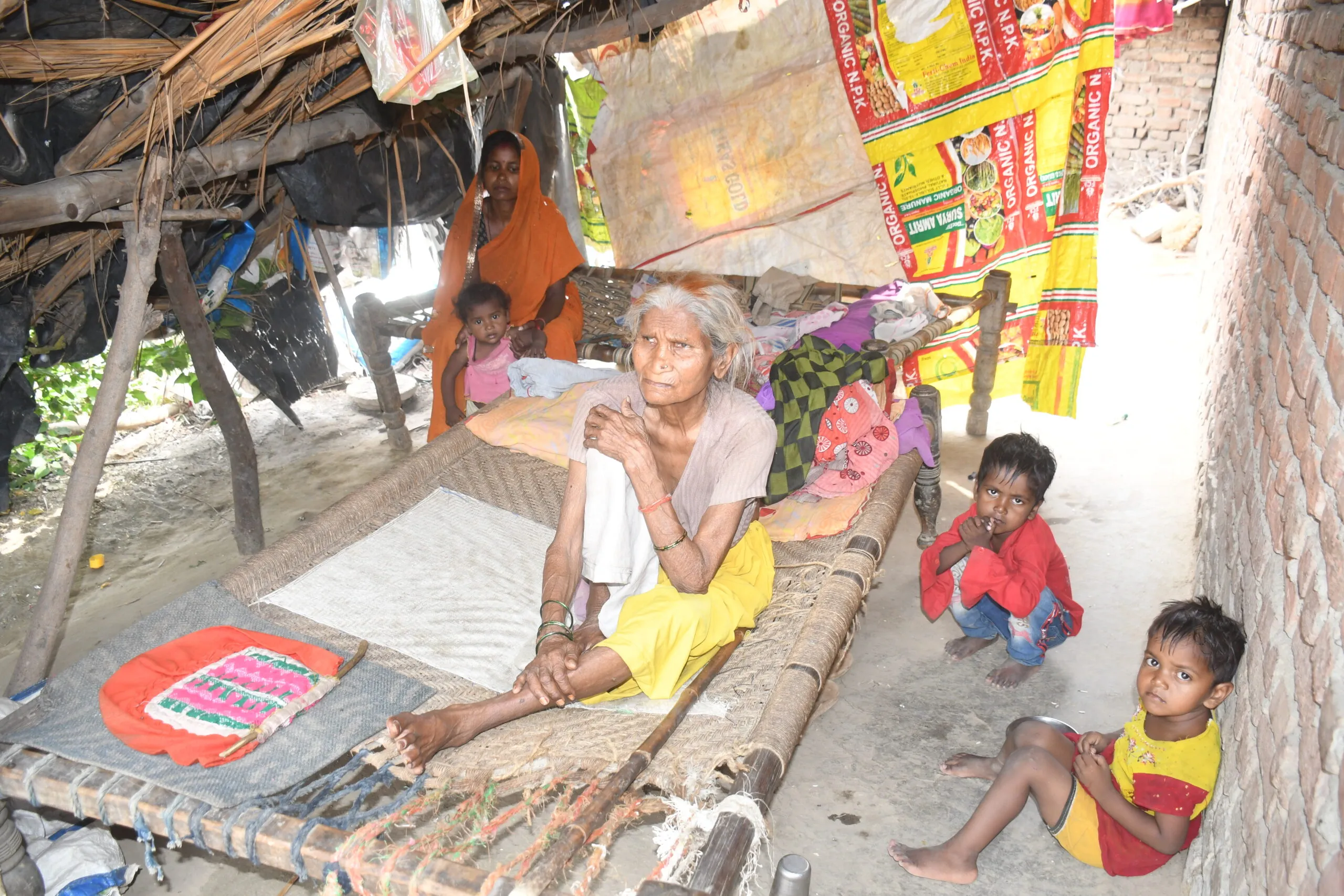 बरेली: कच्ची सड़कें, पटा तालाब, महेशपुर ठाकुरान मांगे विकास