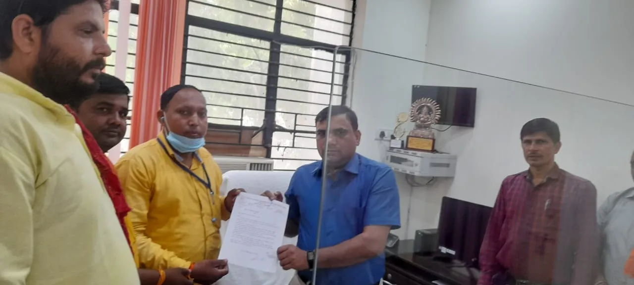 बरेली: शिक्षामित्रों ने नारेबाजी कर मांगा मानदेय