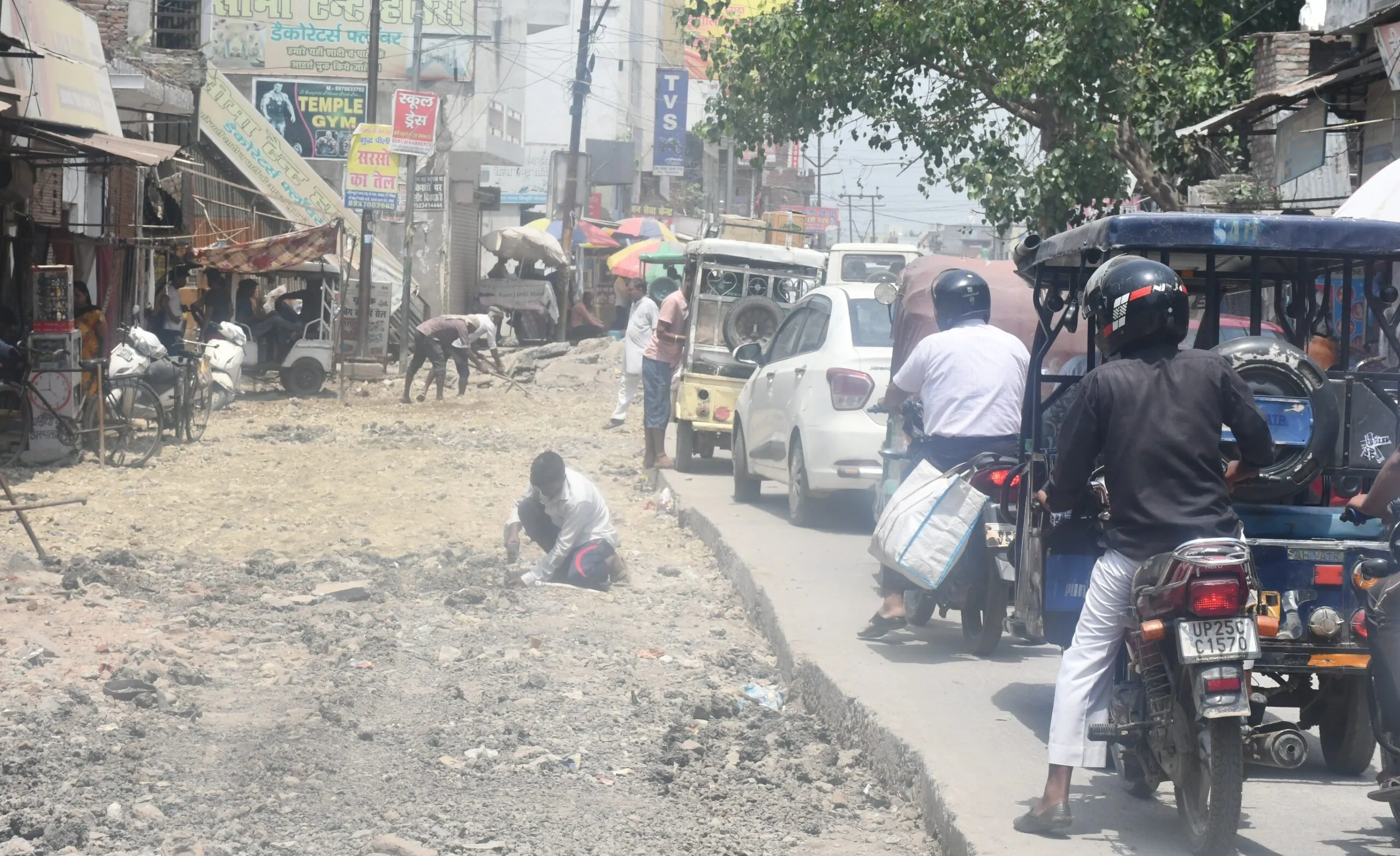 बरेली: पांच साल से सड़क निर्माण पूरा होने की राह ताक रहे लोग
