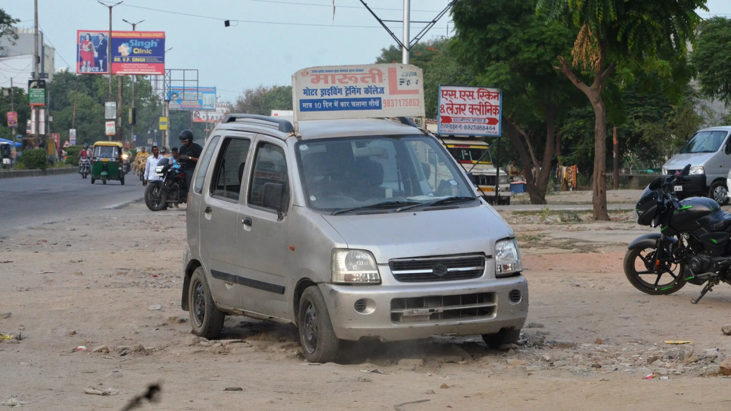 बरेली: दस दिन में चालक बनने का प्रमाण पत्र थमा रहे मोटर ट्रेनिंग स्कूल