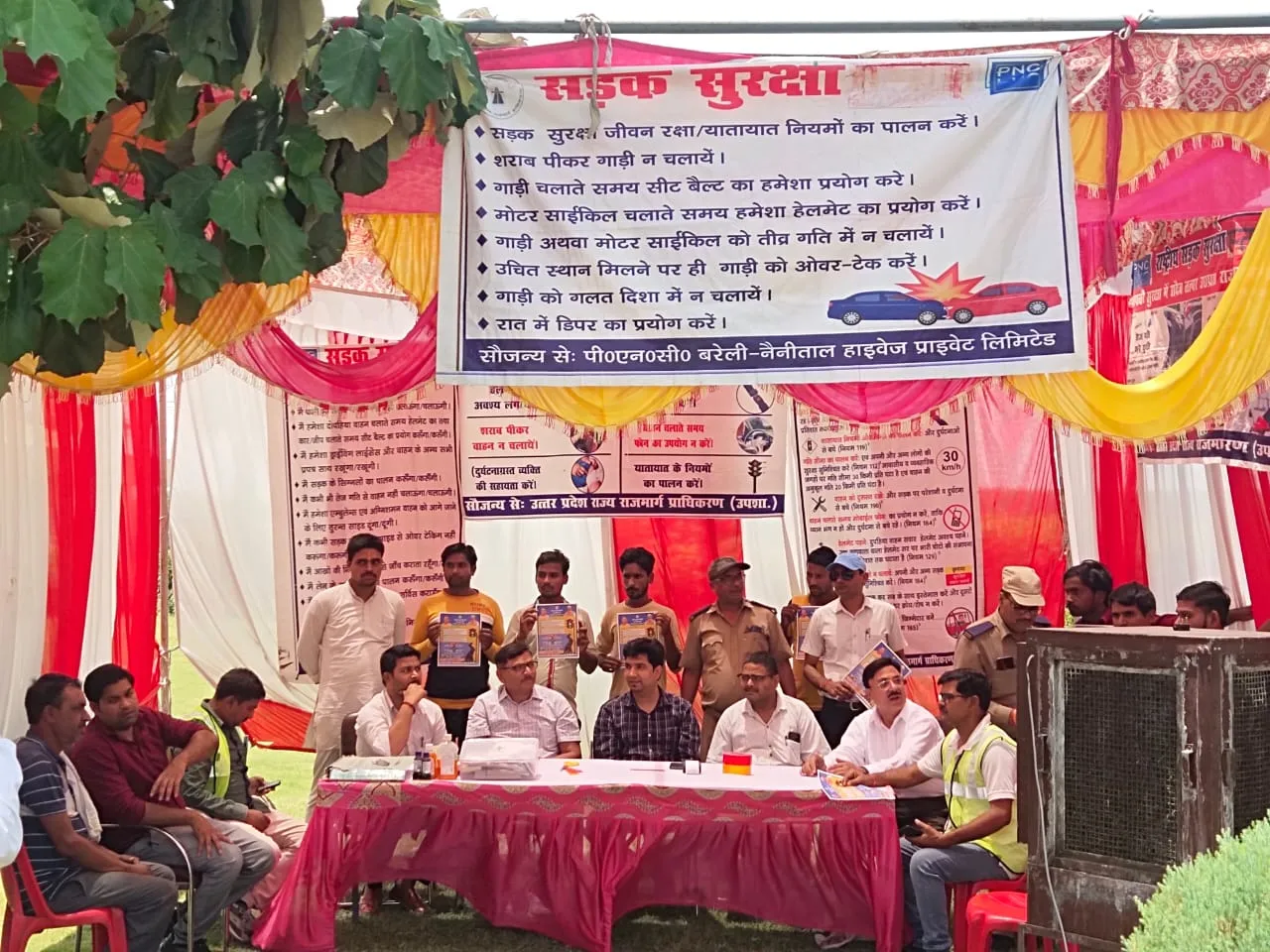 बरेली: कमजोर नजर से वाहन चला रहे चालकों को दिए चश्मे