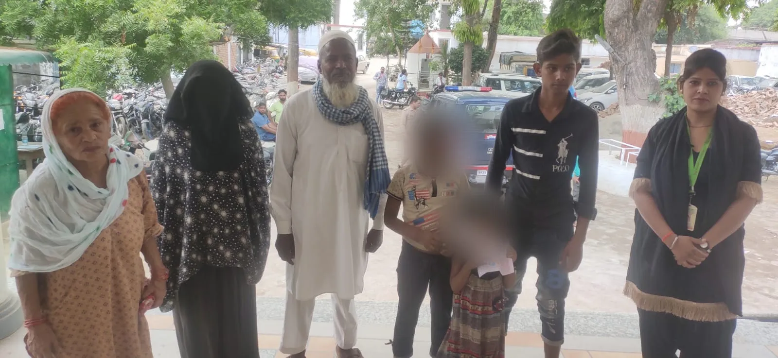 बरेली: सेटेलाइट बस अड्डे पर मिलीं दो बच्चियाें को परिजनों को सौंपा