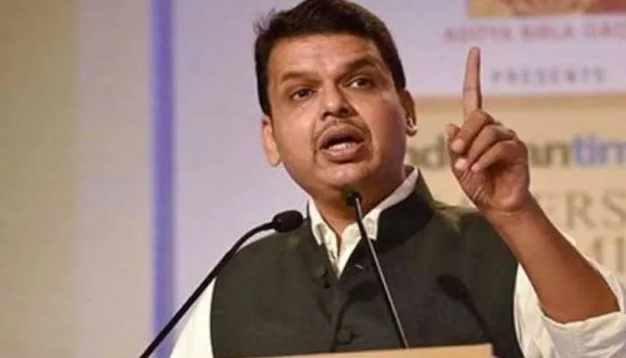 राणा दंपती के खिलाफ राजद्रोह का अभियोग लगाना मूर्खतापूर्ण- देवेंद्र फडणवीस