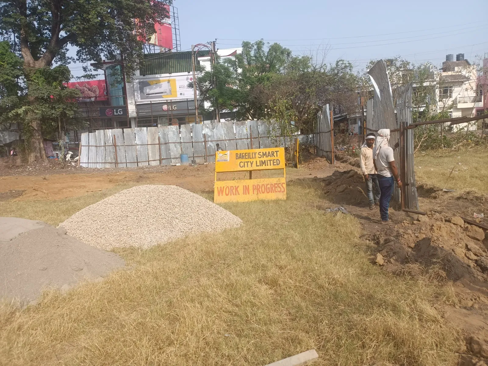 बरेली: डीडीपुरम की जमीन पर निगम ने कराई बैरिकेडिंग
