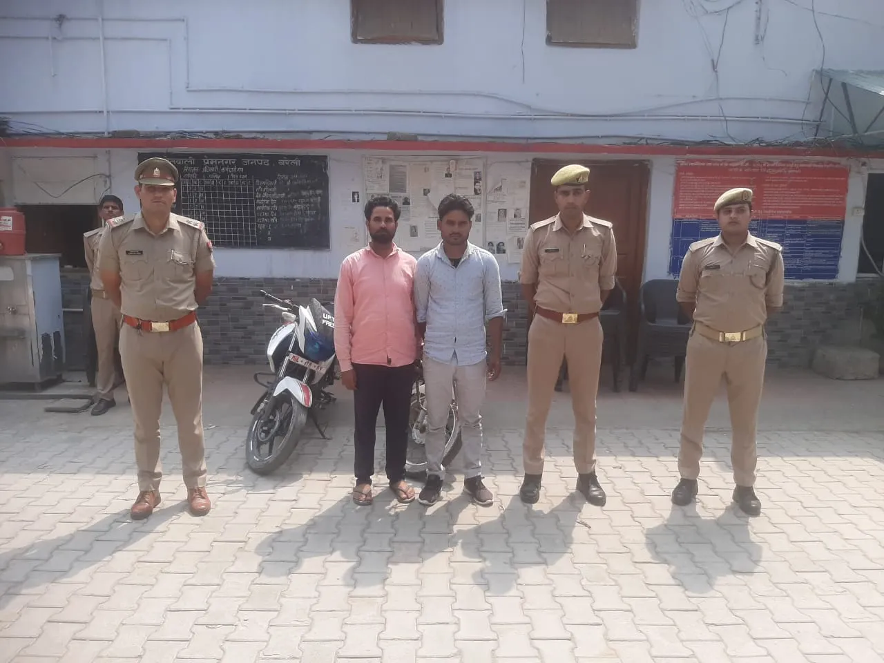बरेली: चोरी की बाइक के साथ दो आरोपी गिरफ्तार