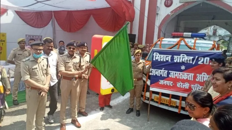 बरेली: मिशन शक्ति जागरुकता रैली को एडीजी ने दिखाई हरी झंडी