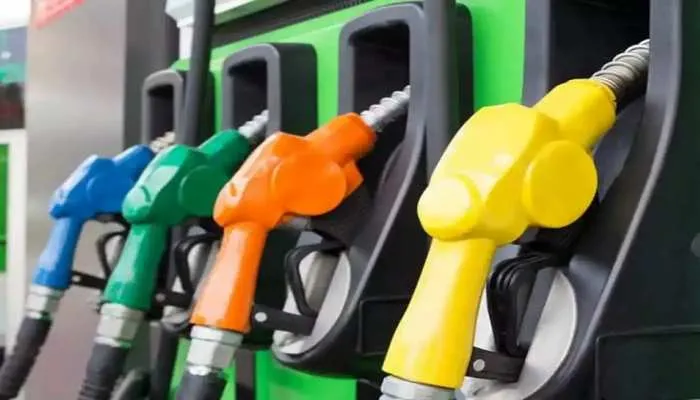 UP Petrol-Diesel Price Update: यूपी में पेट्रोल-डीजल के नए रेट जारी, क्या आज फिर बढ़ें दाम? देखें लिस्ट