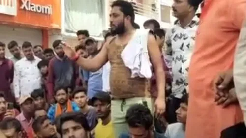 रतलाम: गौवंश के अवशेष मंदिर में फेंकने से तनाव का माहौल