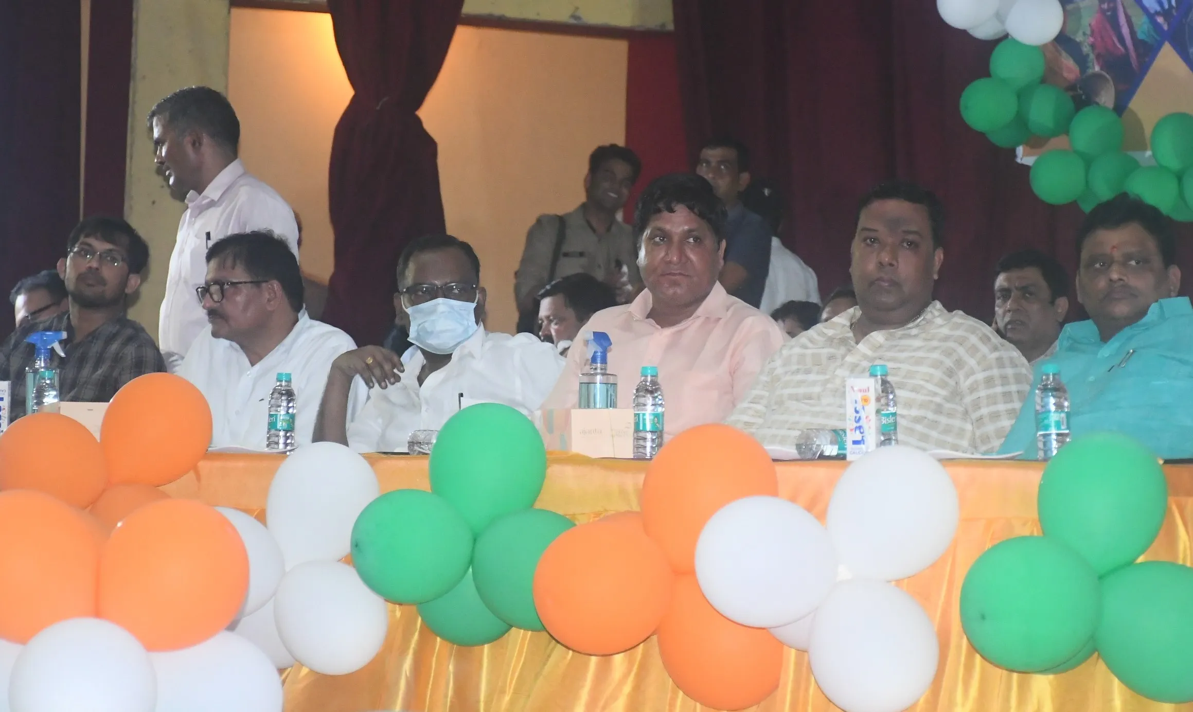 बरेली: प्रधानमंत्री को लाइव सुनने बड़ी संख्या में पहुंचे लोग