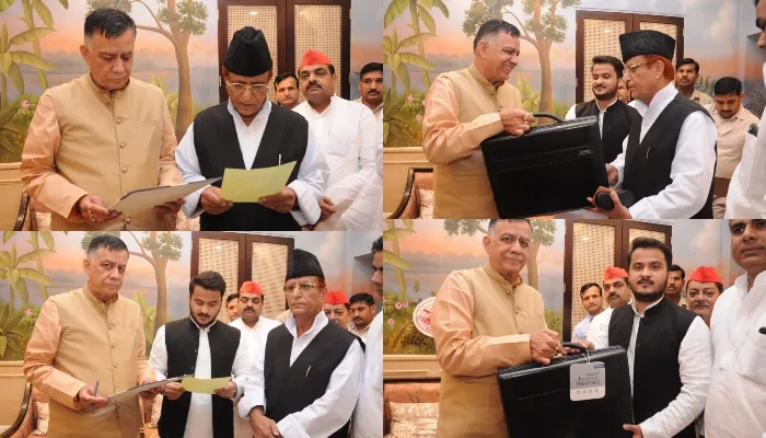 विधानसभा अध्यक्ष सतीश महाना ने सपा नेता आजम खान को दिलाई विधायक पद की शपथ