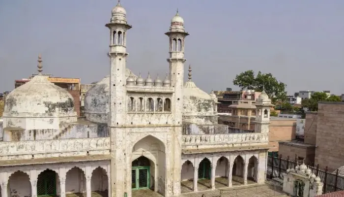 Gyanvapi Masjid Case: सुनवाई से ठीक पहले हुआ बड़ा विवाद, मस्जिद कमेटी पर जमीन घोटाले का लगा आरोप, जानें पूरा मामला
