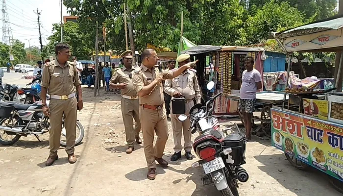 अयोध्या: रोडवेज बस स्टेशन के पास से अतिक्रमण हटाने की शुरू हुई कवायद, दुकान लगाने वालों को दी गई चेतावनी