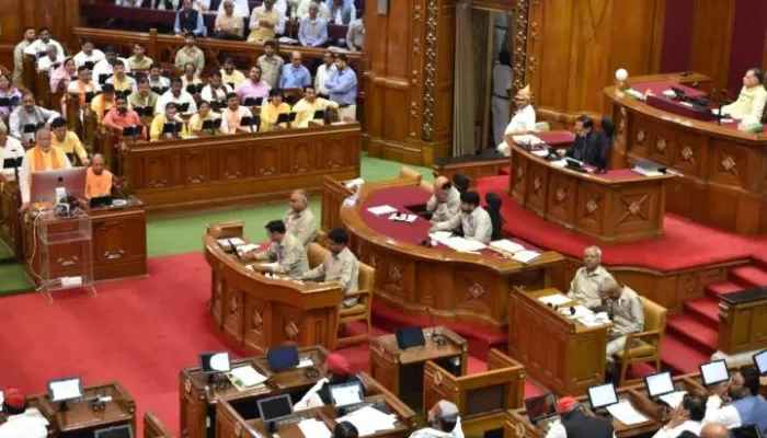 UP Vidhan Sabha: CM योगी ने विधानसभा में बताया BJP की जीत का राज, अरविंद केजरीवाल और अखिलेश यादव पर कसा तंज