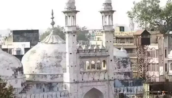 Gyanvapi Masjid Survey: हिन्दू पक्ष ने किया शिवलिंग मिलने का दावा, डीएम ने कहा- यह उनकी व्यक्तिगत राय हो सकती है