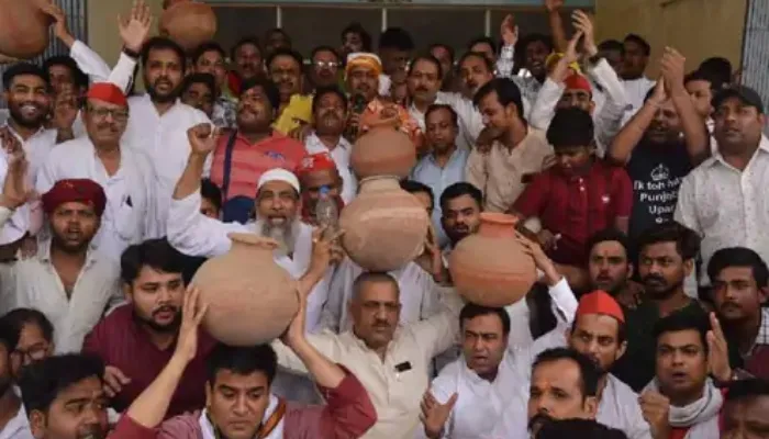 कानपुर: जलापूर्ति ठप होने पर सपा विधायकों ने किया विरोध प्रदर्शन, जलकल विभाग के जीएम को सौंपा ज्ञापन